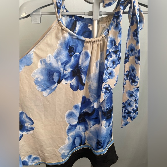 NY & co Floral Blue and Cream Women's Top Size XL - Picture 2 of 9